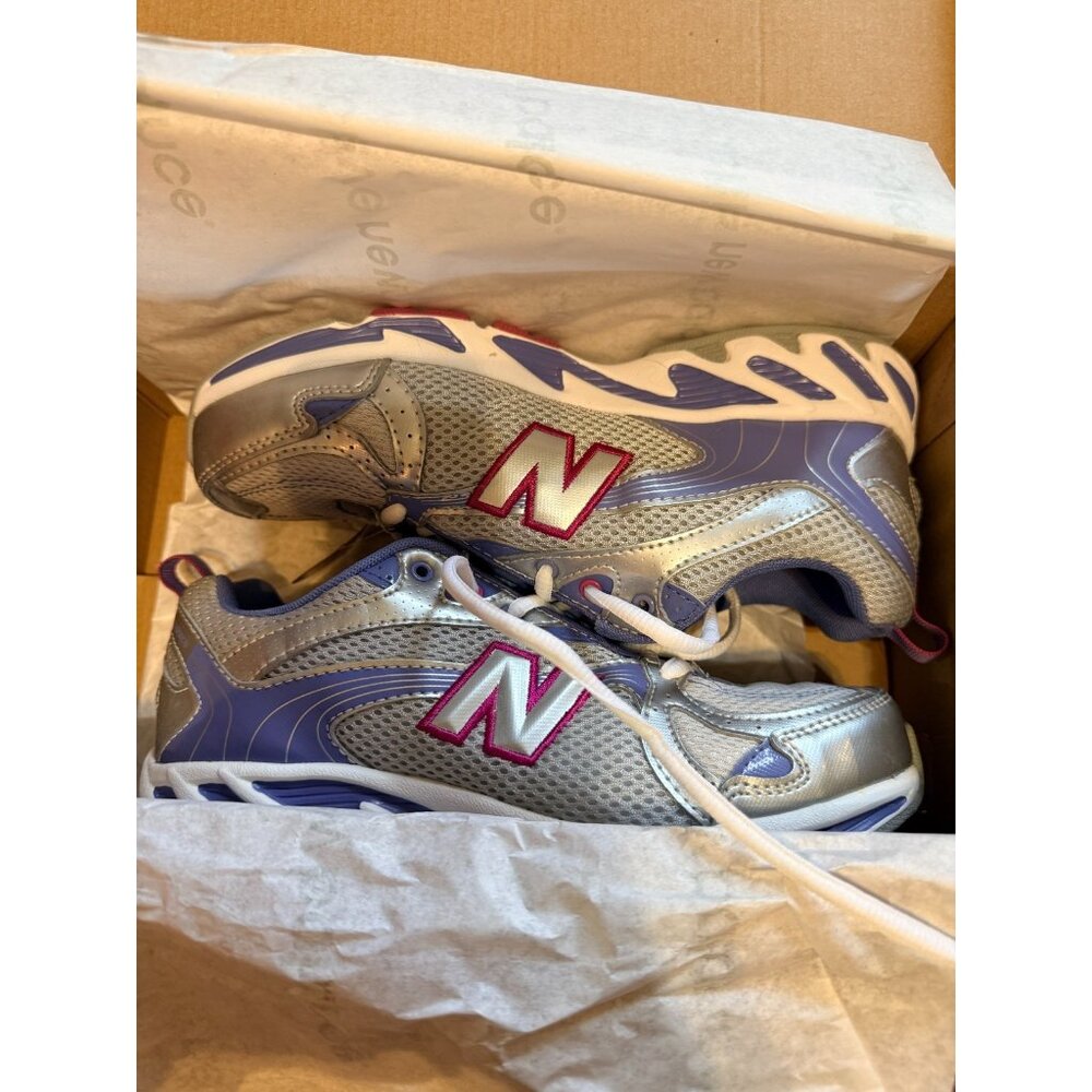 New Balance 545 Womens Size 5W Silver purple Pink Running Shoes KJ545SBY NEW - Picture 10 of 12